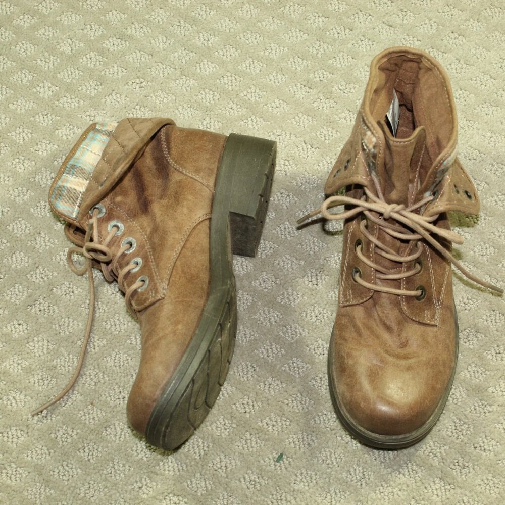 Austin Trading Company Women's 8M Brown Fold Down Quilted Lace Up Boots